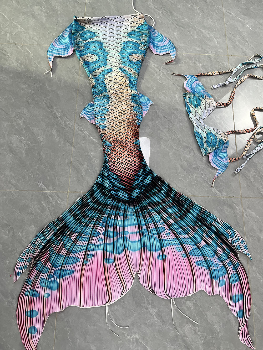 Colorful Dreamy Mermaid Tail A - Aquarium & Marine Science Center incelemesi ve fiyatı